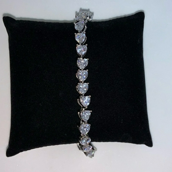SALE!!! Stunning 30 ct Heart Cut Tennis Bracelet - Picture 7 of 16